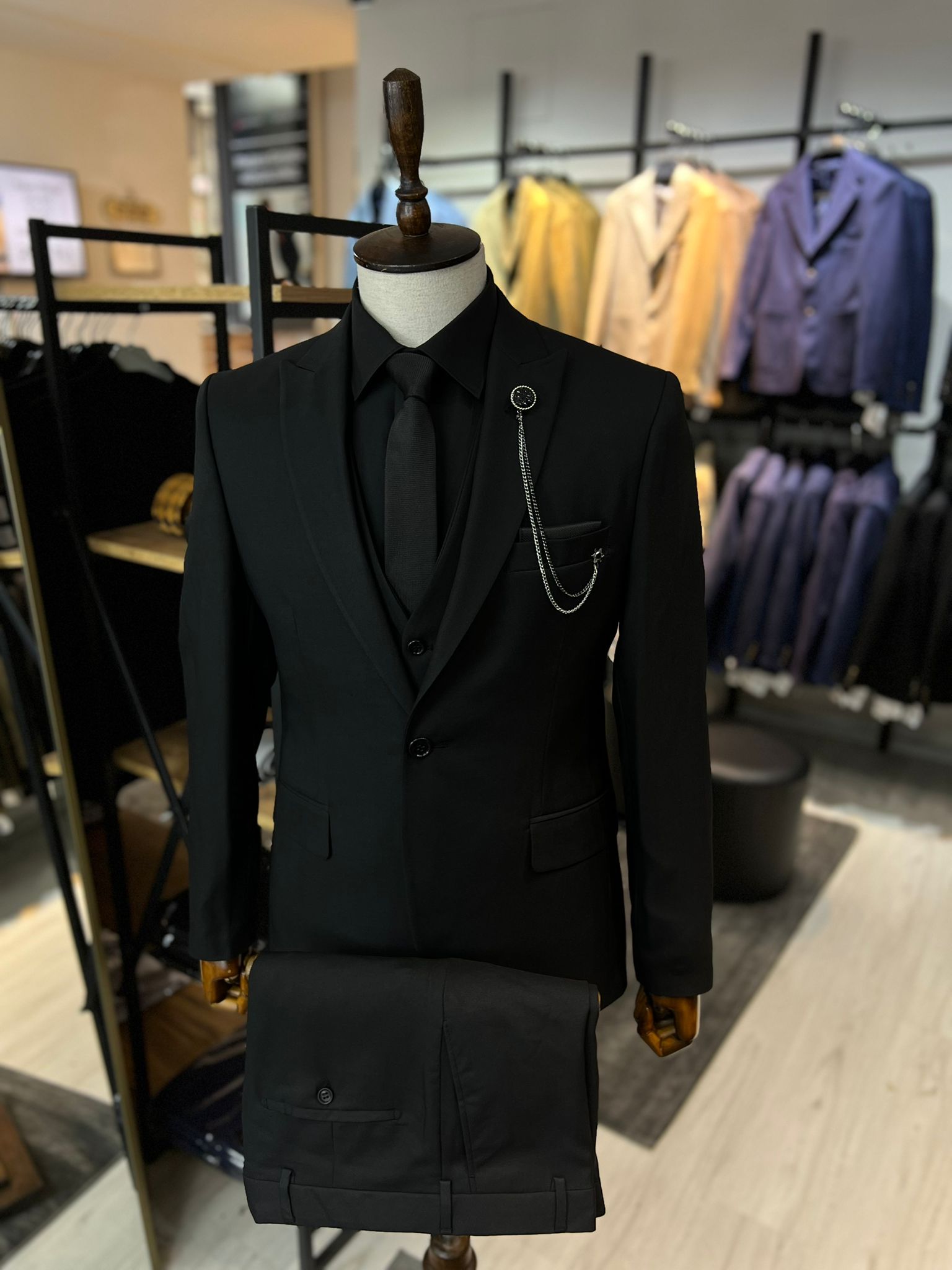 Siyah Tek Düğme Slim Fit Yelekli Takım Elbise Full Set - Görsel 2