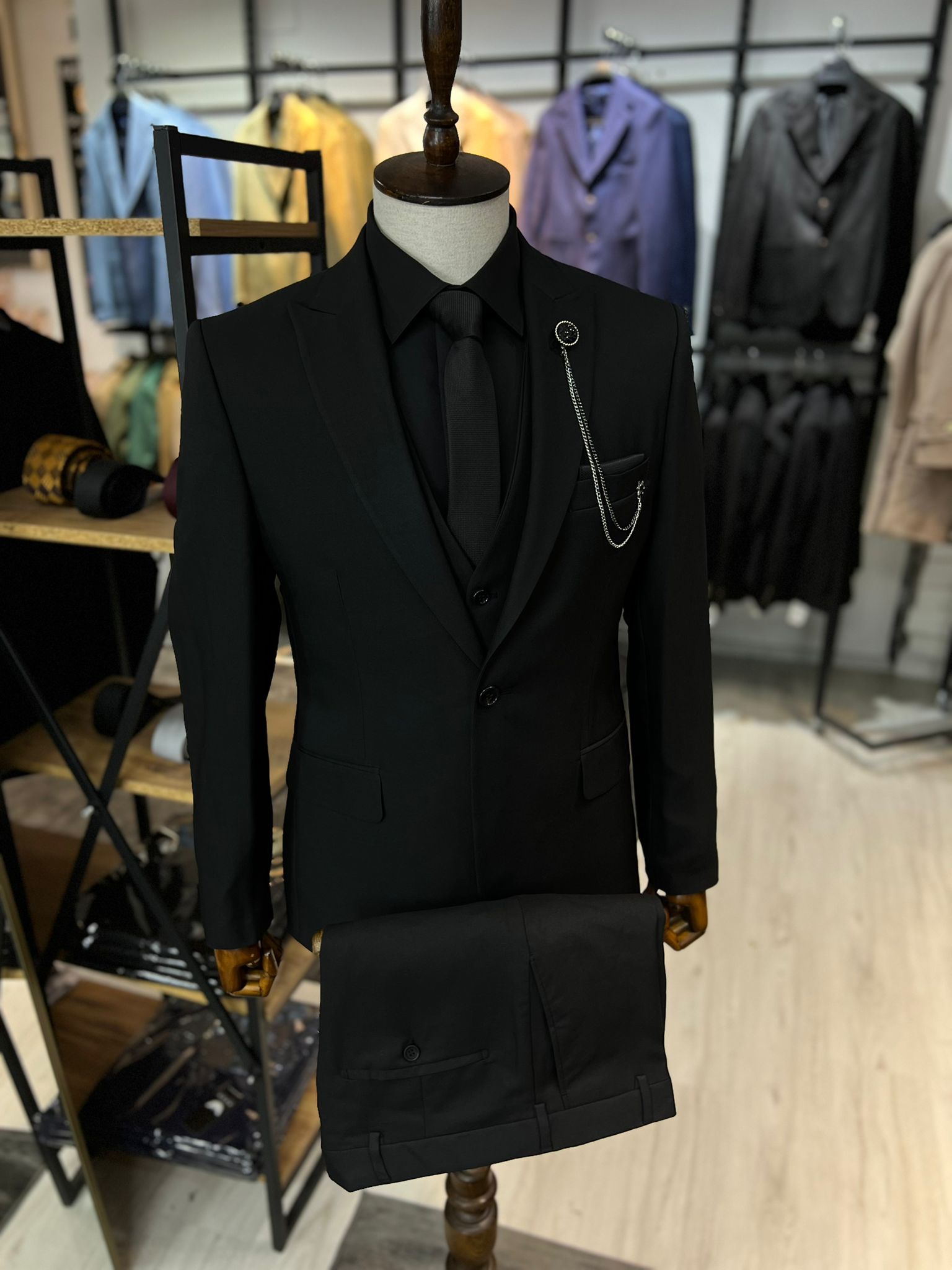 Siyah Tek Düğme Slim Fit Yelekli Takım Elbise Full Set - Görsel 3