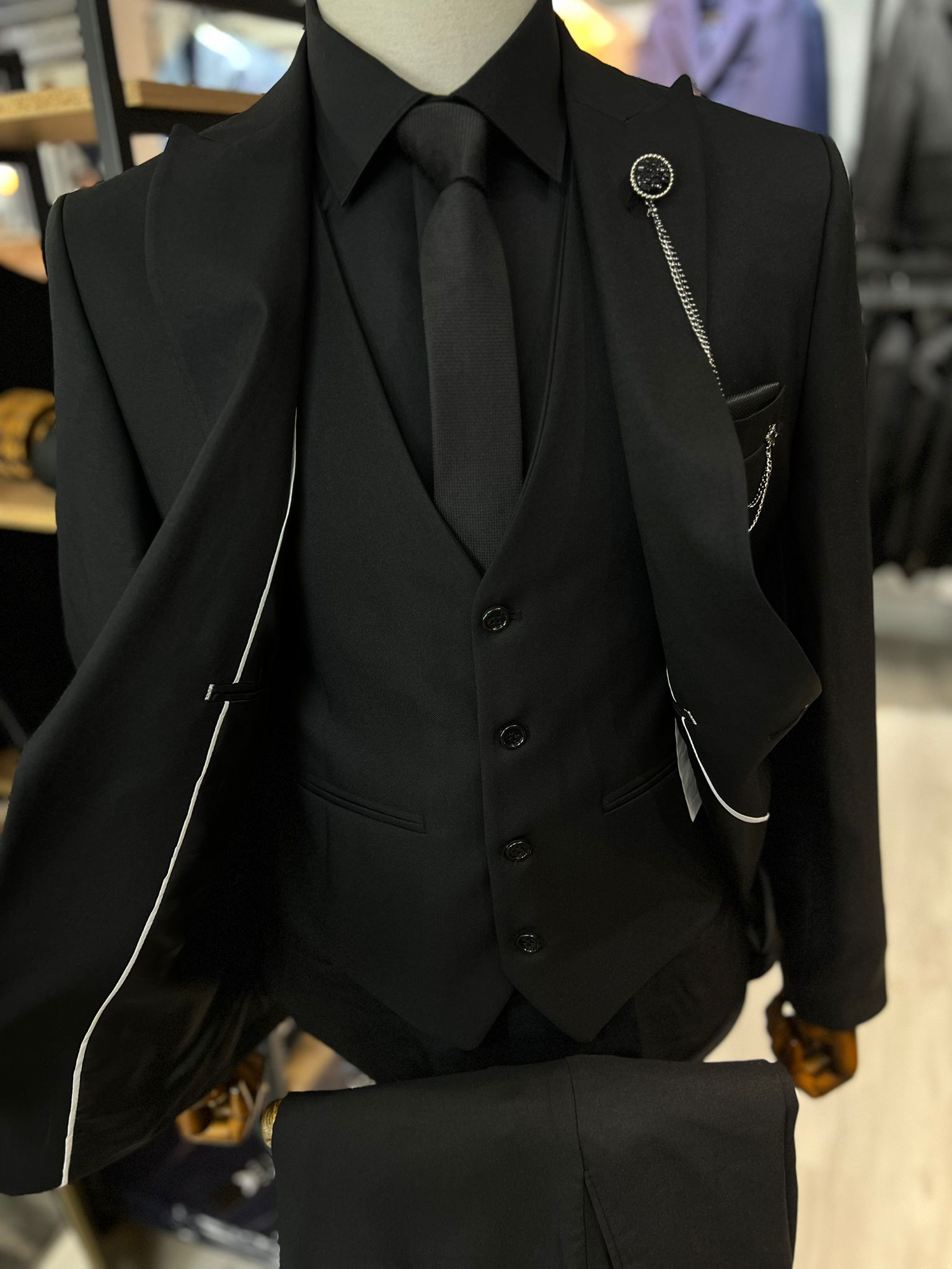 Siyah Tek Düğme Slim Fit Yelekli Takım Elbise Full Set - Görsel 4
